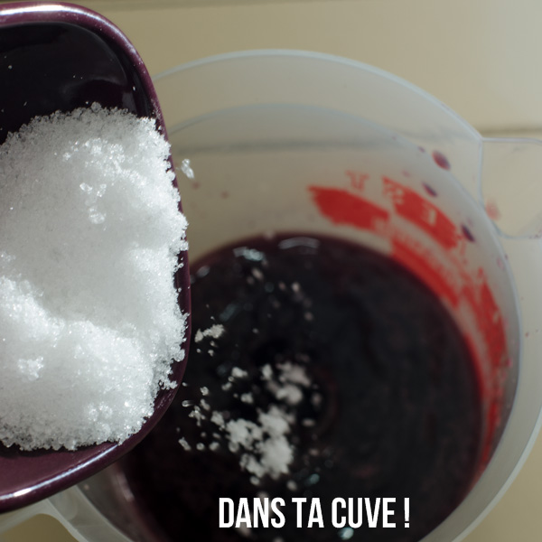 Ajouter les cristaux de soude dans le vin
